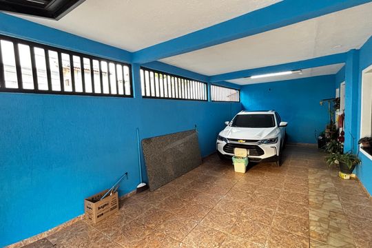 Garagem de casa à venda com 4 quartos, 223m² em Jardim Utinga, Santo André