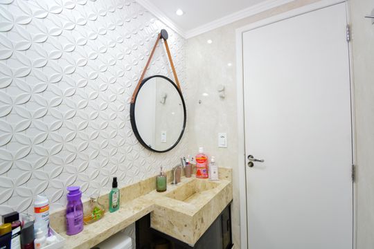Banheiro de apartamento à venda com 2 quartos, 49m² em Jardim Maria Dirce, Guarulhos