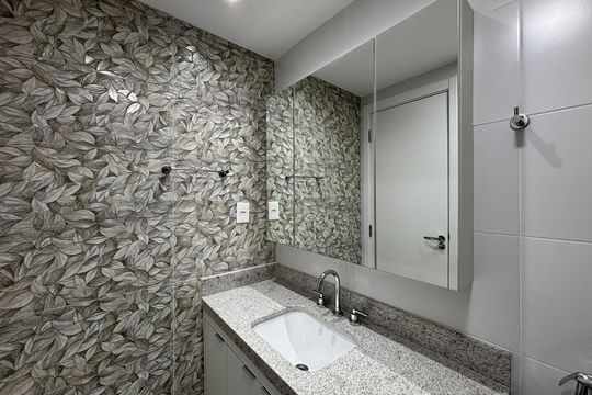 Banheiro suíte  de apartamento para alugar com 2 quartos, 70m² em Pinheiros, São Paulo