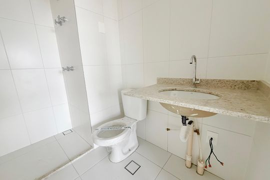 Banheiro  de kitnet/studio para alugar com 1 quarto, 29m² em Cidade Monções, São Paulo