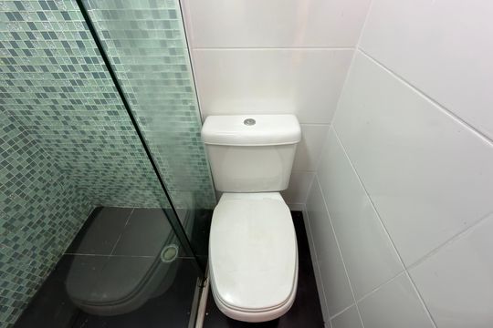 Banheiro Social de apartamento à venda com 2 quartos, 49m² em Ferrazópolis, São Bernardo do Campo