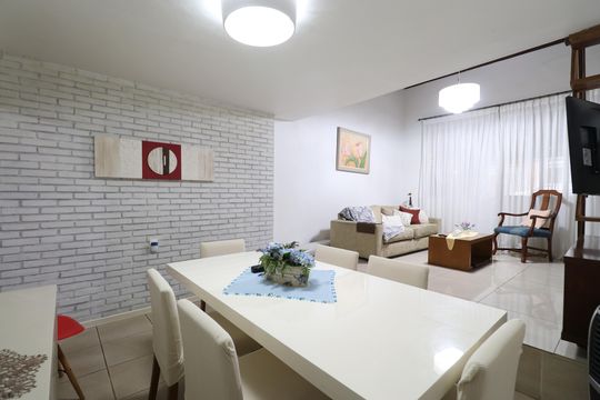 Sala de casa à venda com 2 quartos, 98m² em Vila Hamburguesa, São Paulo