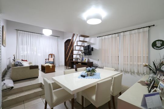 Casa à venda com 2 quartos, 98m² em Vila Hamburguesa, São Paulo