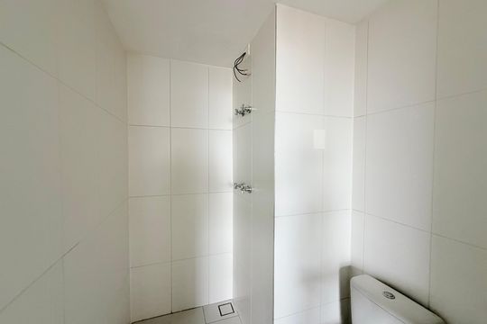 Banheiro de kitnet/studio à venda com 1 quarto, 30m² em Cidade Monções, São Paulo