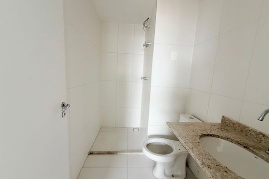 Banheiro de kitnet/studio à venda com 1 quarto, 30m² em Cidade Monções, São Paulo