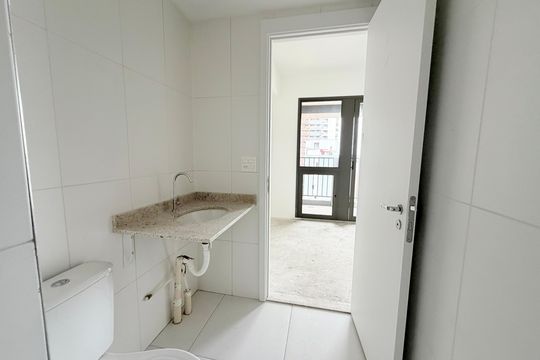 Banheiro de kitnet/studio para alugar com 1 quarto, 29m² em Cidade Monções, São Paulo