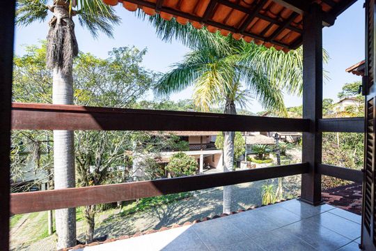 Casa à venda com 5 quartos, 236m² em Matapaca, Niterói