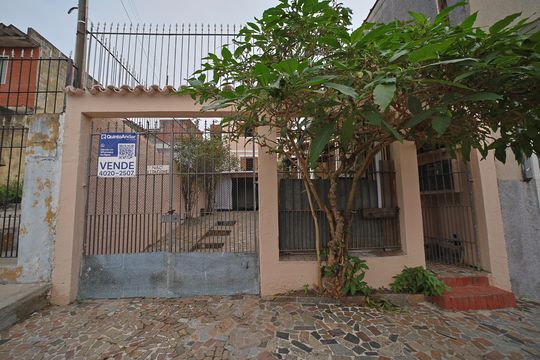 Fachada de casa à venda com 2 quartos, 110m² em Vila Paulistania, São Paulo