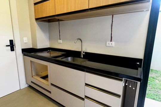 Cozinha de apartamento para alugar com 1 quarto, 60m² em Portão, Curitiba