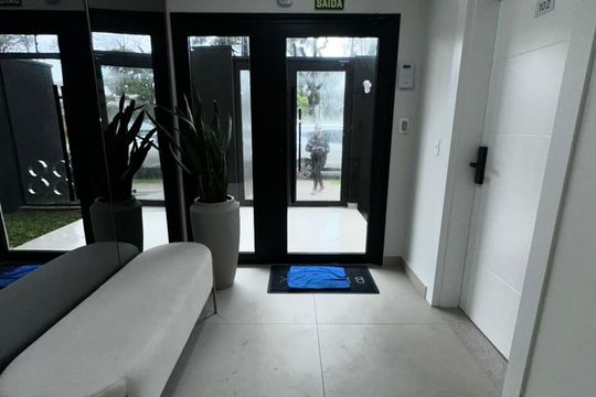 Hall de entrada de apartamento para alugar com 1 quarto, 60m² em Portão, Curitiba