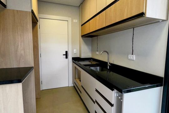 Cozinha de apartamento para alugar com 1 quarto, 60m² em Portão, Curitiba