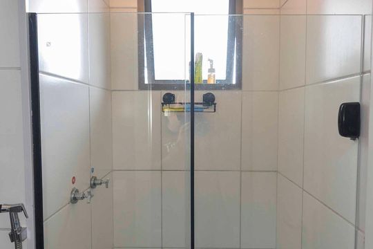 Banheiro de apartamento para alugar com 2 quartos, 44m² em Santo Cristo, Rio de Janeiro