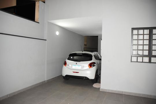 Garagem de casa à venda com 3 quartos, 122m² em Parque Cidade Jardim Ii, Jundiaí