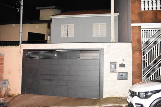 fachada da casa de casa à venda com 3 quartos, 122m² em Parque Cidade Jardim Ii, Jundiaí