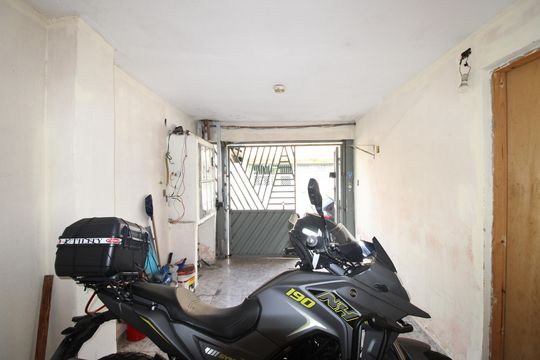 Garagem de casa à venda com 2 quartos, 250m² em Vila Popular, São Paulo