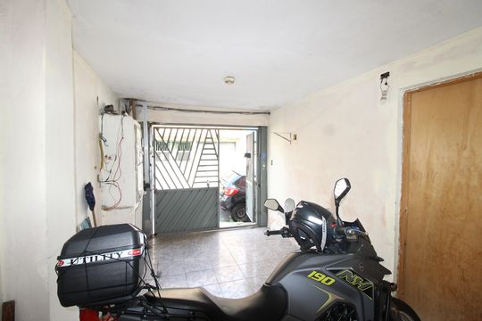 Garagem de casa à venda com 2 quartos, 250m² em Vila Popular, São Paulo