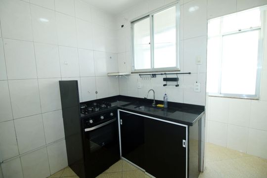 Cozinha de apartamento para alugar com 1 quarto, 46m² em Cordovil, Rio de Janeiro