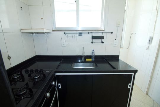 Cozinha de apartamento para alugar com 1 quarto, 46m² em Cordovil, Rio de Janeiro