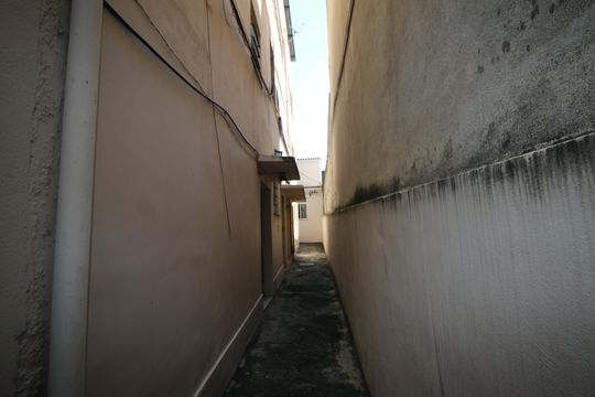 Corredor de acesso de apartamento para alugar com 1 quarto, 46m² em Cordovil, Rio de Janeiro