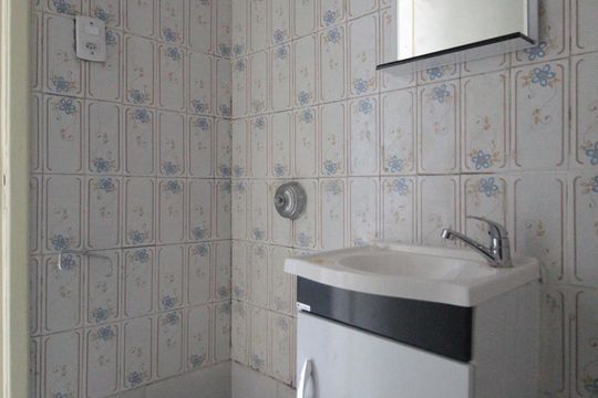 Banheiro Social de casa para alugar com 2 quartos, 70m² em Santa Terezinha, Belo Horizonte