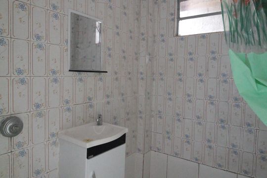 Banheiro Social de casa para alugar com 2 quartos, 70m² em Santa Terezinha, Belo Horizonte