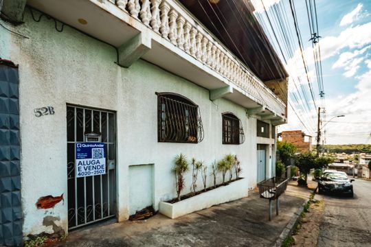 Fachada de casa para alugar com 2 quartos, 70m² em Santa Terezinha, Belo Horizonte