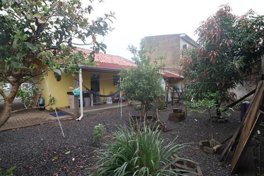 Área externa de casa à venda com 2 quartos, 100m² em Harmonia, Canoas