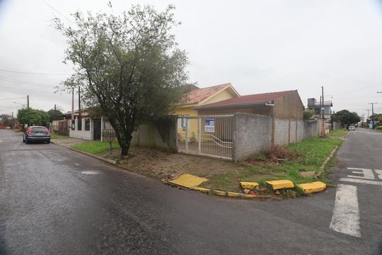 Fachada de casa à venda com 2 quartos, 100m² em Harmonia, Canoas