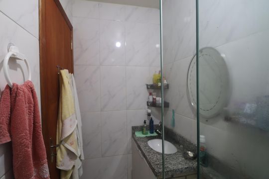 Banheiro de casa à venda com 2 quartos, 100m² em Harmonia, Canoas