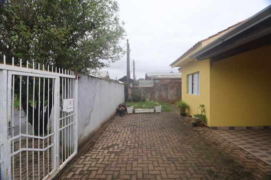 Área externa de casa à venda com 2 quartos, 100m² em Harmonia, Canoas