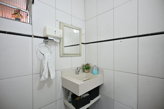 Banheiro de casa à venda com 3 quartos, 59m² em Jardim Umarizal, São Paulo