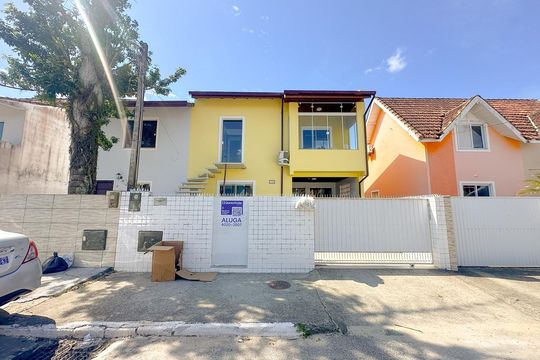 Fachada de apartamento para alugar com 1 quarto, 36m² em Vargem do Bom Jesus, Florianópolis