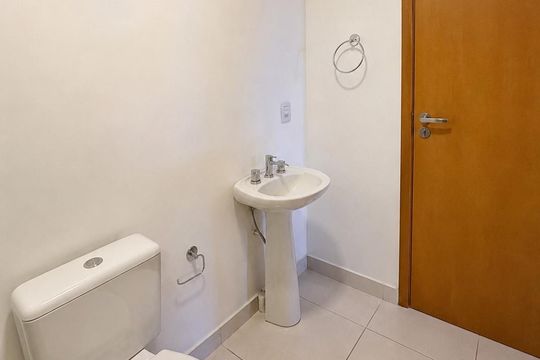 Banheiro de apartamento para alugar com 2 quartos, 60m² em Teresópolis, Porto Alegre