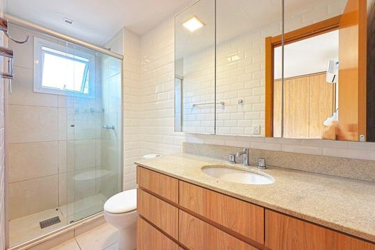 Banheiro de apartamento para alugar com 2 quartos, 60m² em Teresópolis, Porto Alegre