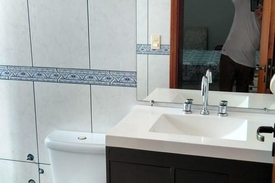 Banheiro de casa à venda com 3 quartos, 210m² em Jardim do Lago, Jundiaí