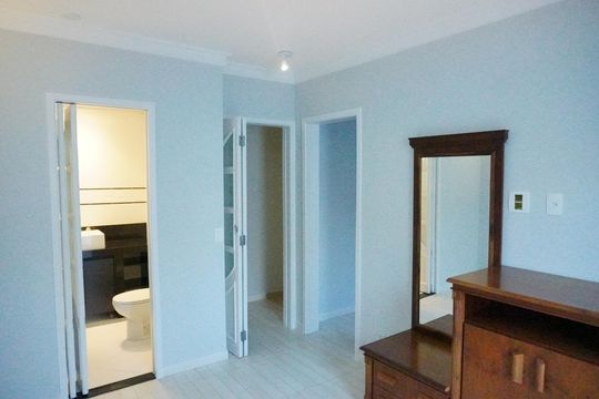 Suite de casa de condomínio à venda com 2 quartos, 180m² em Tamboré, Santana de Parnaíba