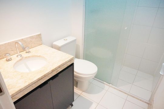 Banheiro de casa de condomínio à venda com 2 quartos, 180m² em Tamboré, Santana de Parnaíba