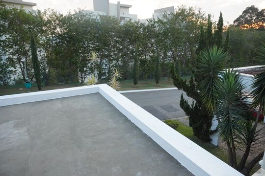 Vista de casa de condomínio à venda com 2 quartos, 180m² em Tamboré, Santana de Parnaíba