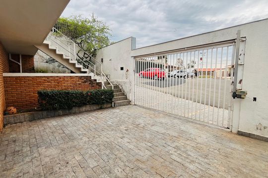Casa para alugar com 3 quartos, 300m² em Parque São Quirino, Campinas