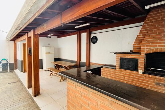 Casa para alugar com 3 quartos, 300m² em Parque São Quirino, Campinas