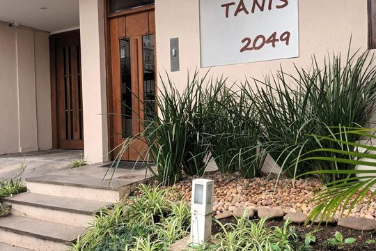 Área externa de apartamento para alugar com 1 quarto, 43m² em Rio Branco, Porto Alegre