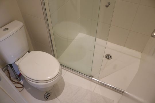 Banheiro de kitnet/studio para alugar com 1 quarto, 30m² em Perdizes, São Paulo