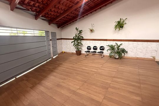 Garagem de casa à venda com 3 quartos, 110m² em Jardim Presidente, Goiânia