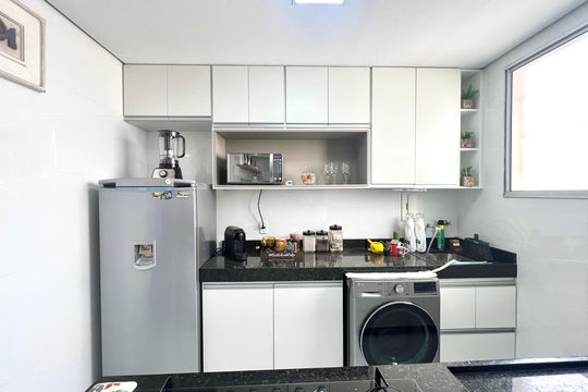 Cozinha de apartamento à venda com 2 quartos, 55m² em Arpoador, Contagem
