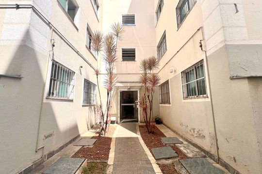 Hall de entrada de apartamento à venda com 2 quartos, 55m² em Arpoador, Contagem