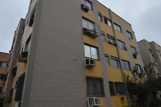 Fachada de apartamento à venda com 2 quartos, 48m² em Jardim Sulacap, Rio de Janeiro