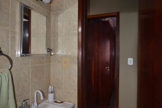 Banheiro de apartamento à venda com 2 quartos, 48m² em Jardim Sulacap, Rio de Janeiro