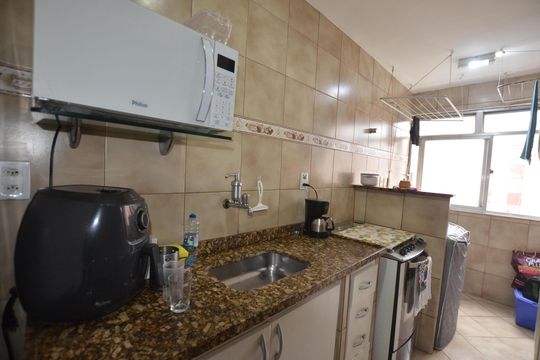 Cozinha de apartamento à venda com 2 quartos, 48m² em Jardim Sulacap, Rio de Janeiro