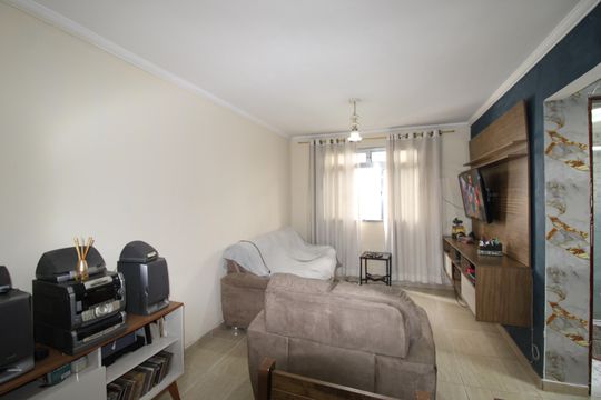 Sala de apartamento à venda com 2 quartos, 60m² em Vila Carmosina, São Paulo