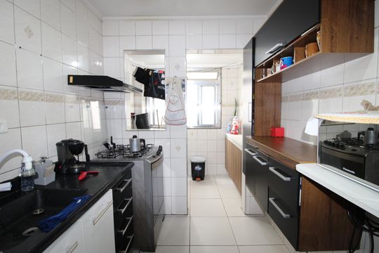 Cozinha de apartamento à venda com 2 quartos, 60m² em Vila Carmosina, São Paulo